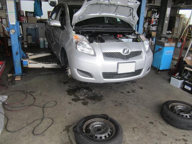 ヴィッツ　1日車検　整備　ファンベルト交換　島田市のトータルカーサービス