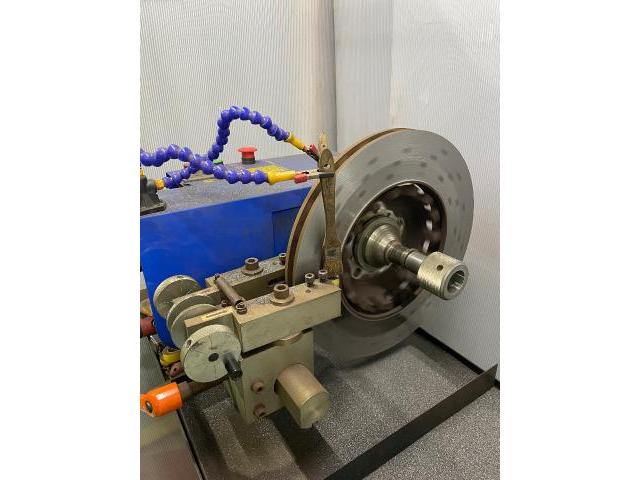 ＢＭＷ　Ｍ３　サスペンション・足回り修理・整備
ブレーキローター研磨　持ち込み