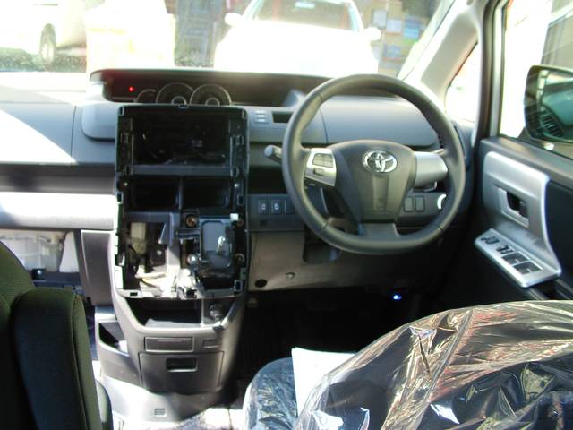 ナビ取付けお任せください、どんな車種でも対応いたします。