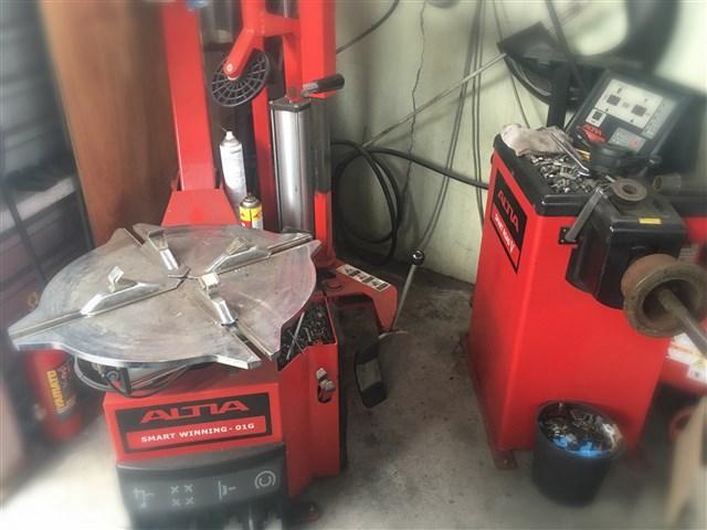 タイヤ交換・バランス調整もお任せ下さい！！