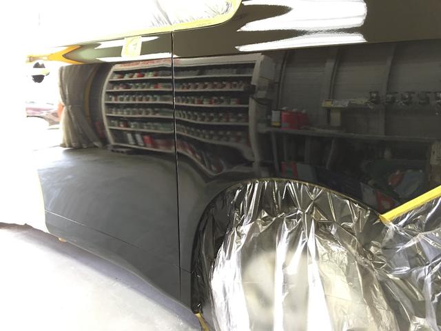 ヴォクシーの右側面の鈑金塗装をしました。
