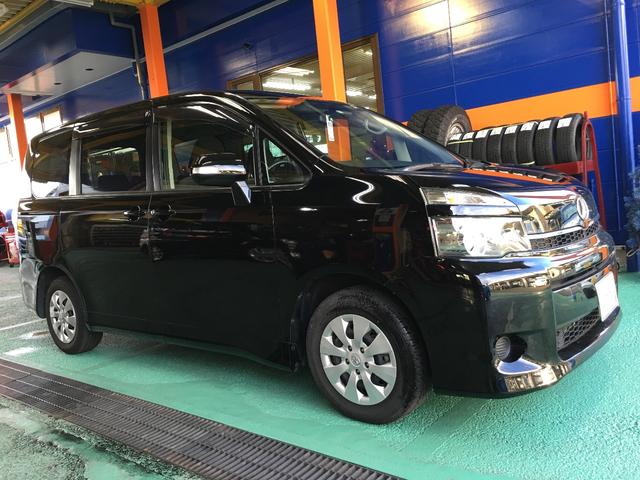 ヴォクシーの右側面の鈑金塗装をしました。