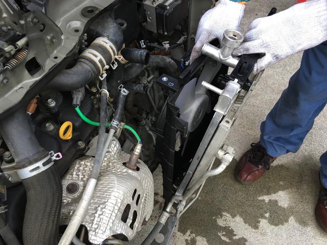 ムーヴのラジエター＆ファンの交換と、ＡＣガスの補充をしました。