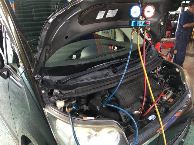 ムーヴのラジエター＆ファンの交換と、ＡＣガスの補充をしました。