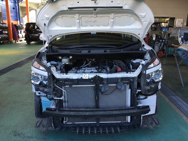 ヴォクシーの鈑金塗装をさせて頂きました。