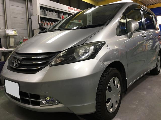 フリードの鈑金塗装をさせて頂きました。