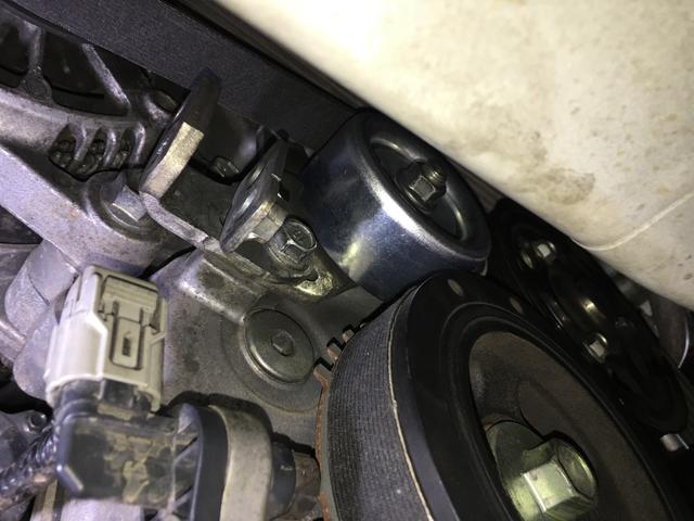 ワゴンＲのVベルトの交換をさせて頂きました。