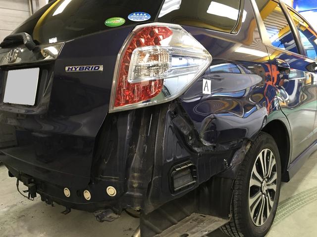 シャトルHVの鈑金塗装をさせて頂きました。