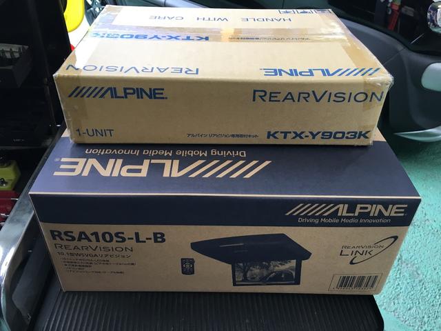 ご購入頂いたヴェルファイアの納車前にフリップダウンモニターの取付をさせて頂きました。