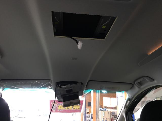 ご購入頂いたヴェルファイアの納車前にフリップダウンモニターの取付をさせて頂きました。