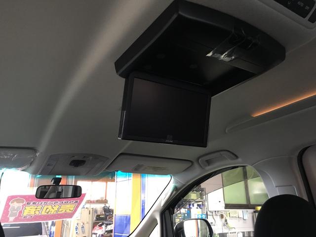 ご購入頂いたヴェルファイアの納車前にフリップダウンモニターの取付をさせて頂きました。