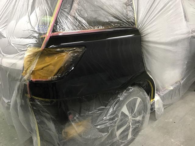 ウィッシュの鈑金塗装をさせて頂きました。