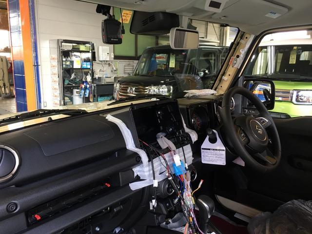 ご購入頂いたジムニーの納車前にナビ・バックカメラ・ETC・ドラレコ・特注ナンバーフレームの取付をさせて頂きました。