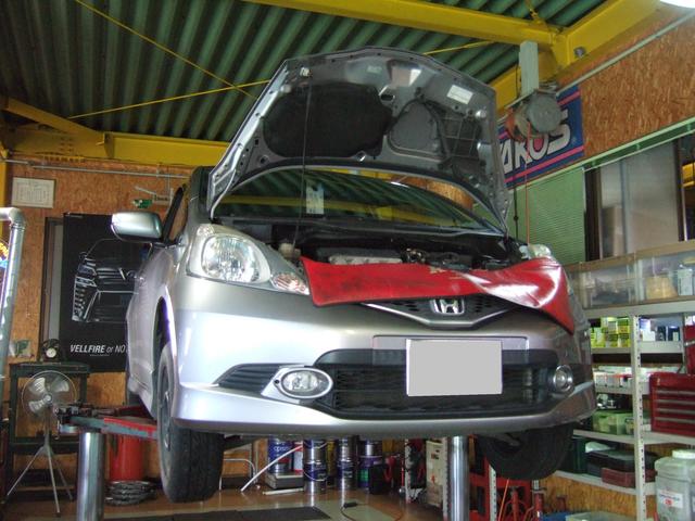 フィットの車検をさせて頂きました。