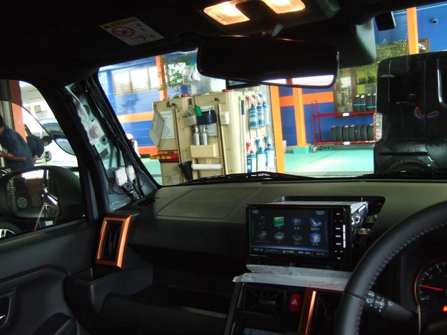 ご購入頂いたタフトの納車前にナビゲーションの取付をさせて頂きました。