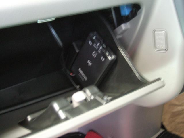 ご購入頂いたエブリイの納車前にリフトアップスプリング、ルームミラー型ドラレコ、ＥＴＣの取付をさせて頂きました。