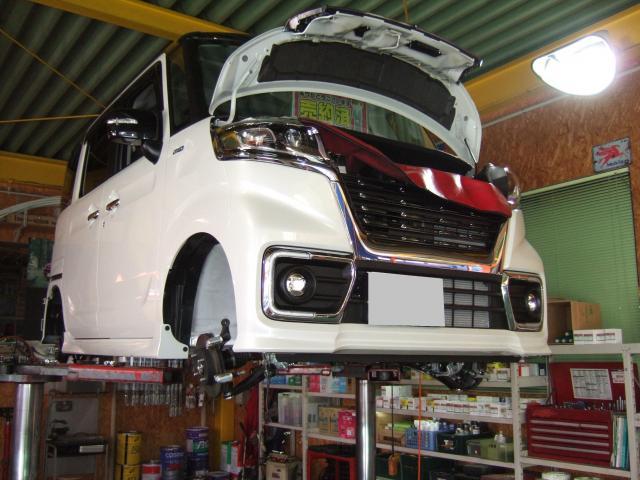 ご購入頂いたスペーシアカスタムの納車前に９インチナビ・フリップダウンモニター・ドライブレコーダー前後式・リヤカメラ接続・ＥＴＣ・ダウンサスの取付をさせて頂きました。