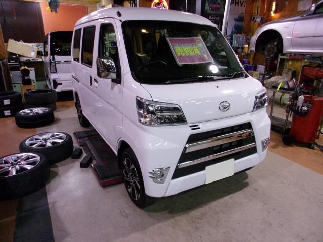 ご購入頂いたハイゼットカーゴの納車前にドラレコ・ＣＤチューナー・フロントスピーカーの取付をさせて頂きました。