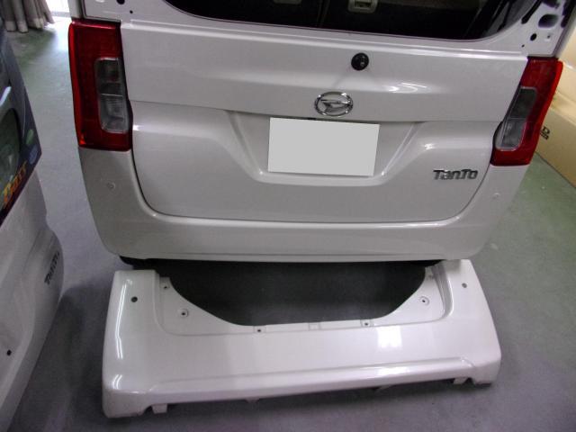 タントの鈑金塗装をさせて頂きました。