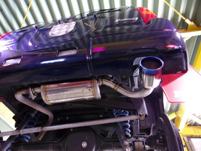 ジムニーの法定点検と社外マフラーの取付をさせて頂きました。