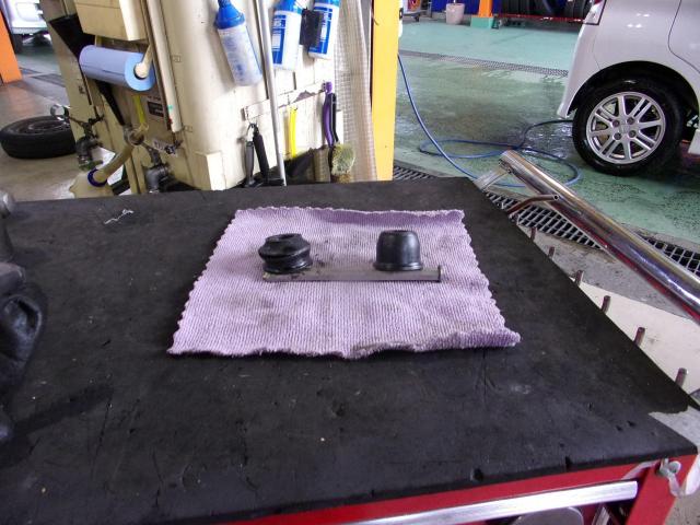 ムーヴコンテの足回りのブーツ交換をさせて頂きました。