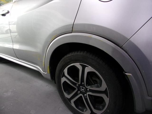 ヴェゼルの鈑金塗装をさせて頂きました。
