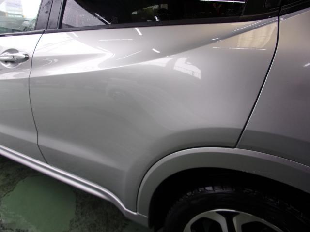 ヴェゼルの鈑金塗装をさせて頂きました。
