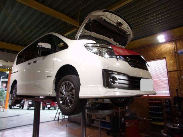 セレナのオイル交換をさせて頂きました。