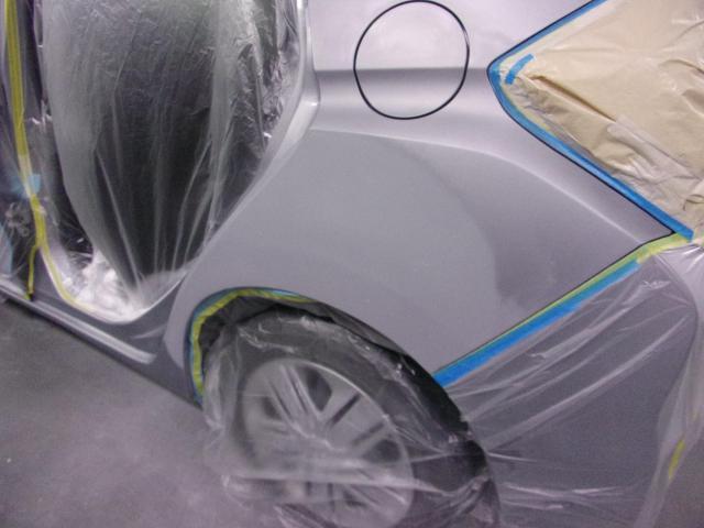 フィットの鈑金塗装をさせて頂きました。
