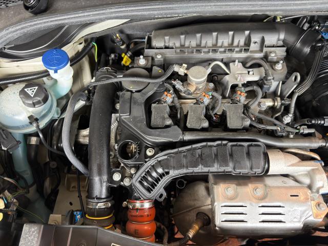 シトロエン　Ｃ３　エアコンフィルター エンジンオイル エレメント交換