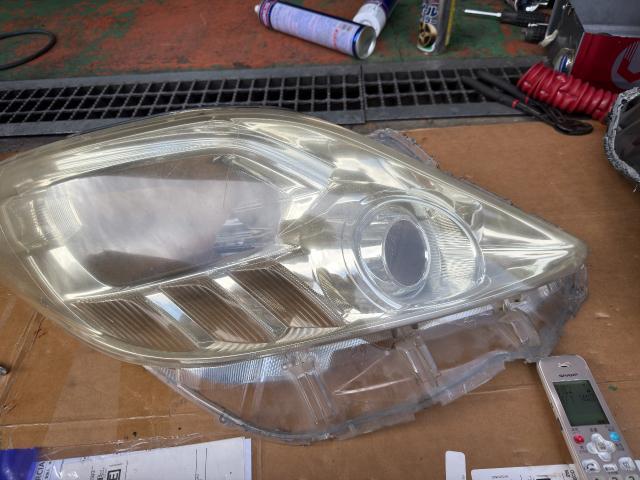 トヨタ　20アルファード ヘッドライトレンズ交換