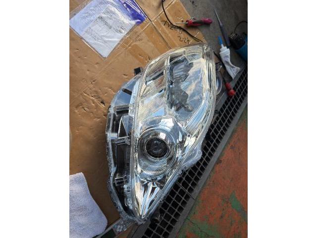 トヨタ　20アルファード ヘッドライトレンズ交換