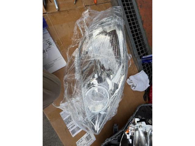 トヨタ　20アルファード ヘッドライトレンズ交換