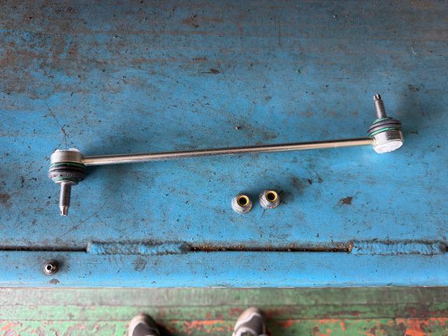 プジョー　３００８　スタビリンクロッド交換