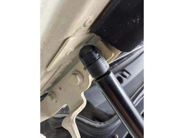 マセラティ　クアトロポルテ　オイル交換 ダンパー交換