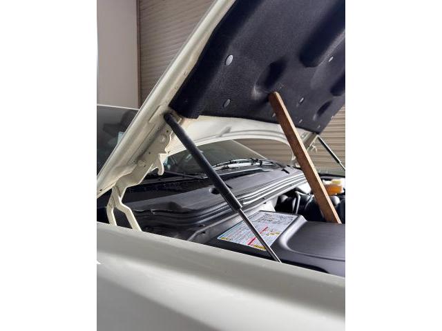 マセラティ　クアトロポルテ　オイル交換 ダンパー交換