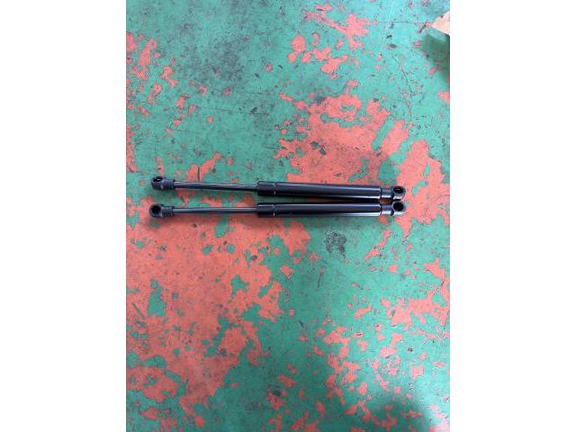 マセラティ　クアトロポルテ　オイル交換 ダンパー交換