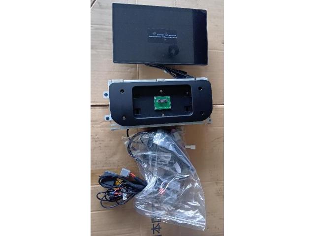 ランドローバー　レンジローバーヴォーグ　大画面ディスプレイオーディオ取り付け