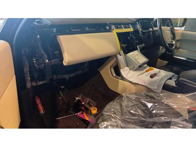 ランドローバー　レンジローバーヴォーグ　大画面ディスプレイオーディオ取り付け