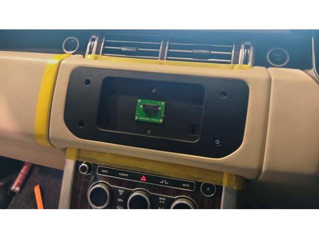 ランドローバー　レンジローバーヴォーグ　大画面ディスプレイオーディオ取り付け