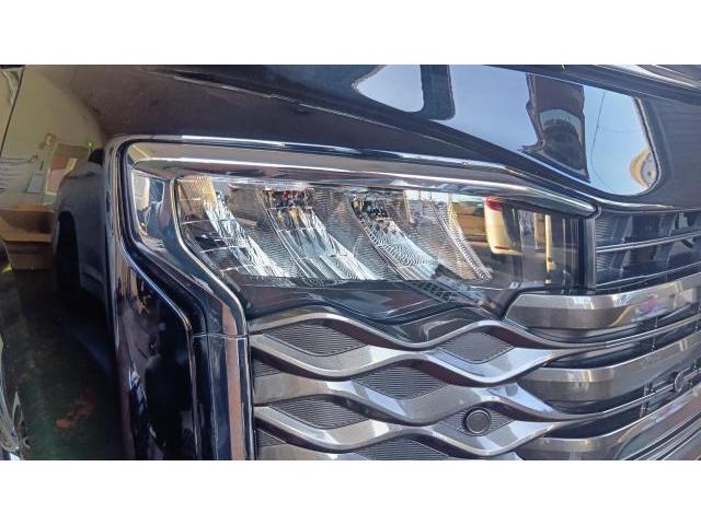 トヨタ　ヴォクシー　ヘッドライト、バンパーモール交換