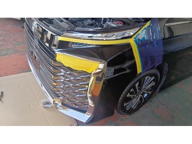 トヨタ　ヴォクシー　ヘッドライト、バンパーモール交換