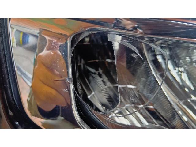 トヨタ　ヴォクシー　ヘッドライト、バンパーモール交換