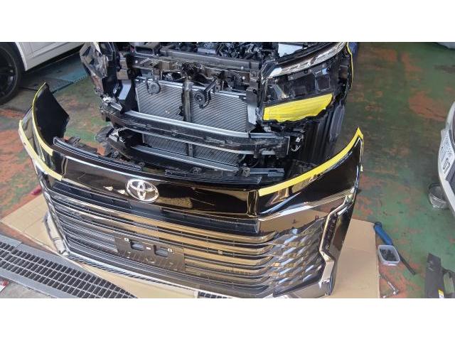 トヨタ　ヴォクシー　ヘッドライト、バンパーモール交換