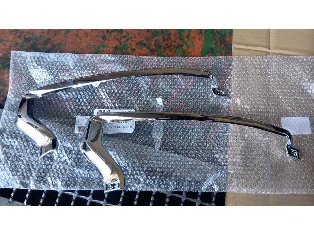 トヨタ　ヴォクシー　ヘッドライト、バンパーモール交換