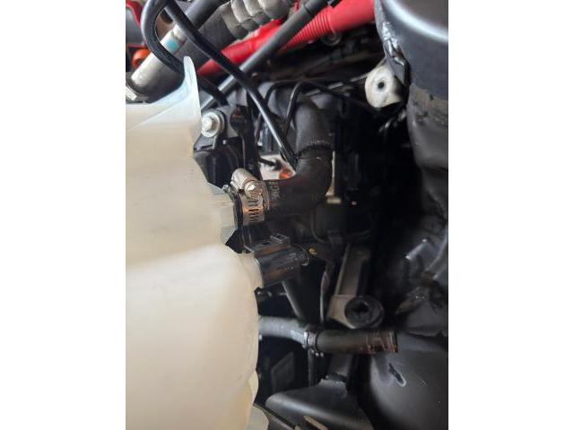 アウディ　Ａ８　ウォッシャータンク交換