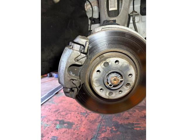 シトロエン　Ｃ５　フロントキャリパー　O/H