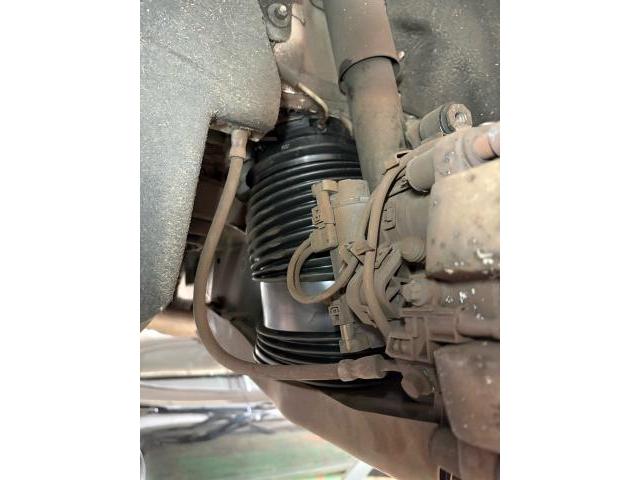 メルセデス・ベンツ　C220d 　W205エアサス修理