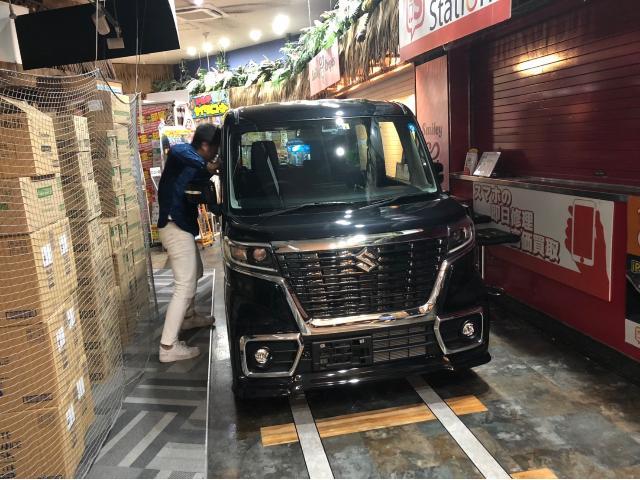 ドンキホーテＳＢＳ店 展示車の入れ替え！ホンダＮＢＯＸ(ＪＦ３) ギリギリなやーつ