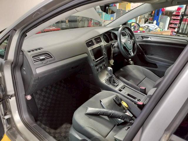 フォルクスワーゲン ゴルフ DBA-AUCJZ エアコン効かない エバポレータ交換 修理 静岡県 三島市 熱海市 沼津市 自動車 外車 輸入車